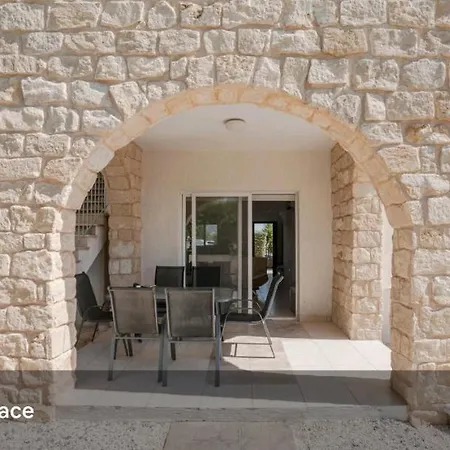 Inviting 2-bed In פאהיה