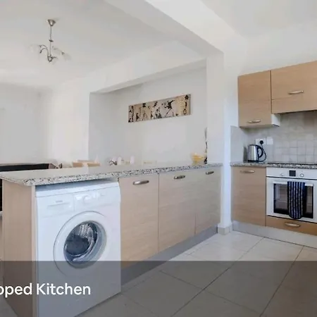 Inviting 2-bed In Apartament *